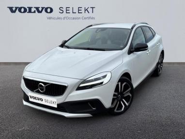 Voir le détail de l'offre de cette VOLVO V40 Cross Country D2 120ch Ãversta Edition Geartronic de 2017 en vente à partir de 245.02 € / mois
