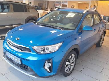 Voir le détail de l'offre de cette KIA Stonic 1.0 T-GDi 100ch MHEV Active iBVM6 de 2021 en vente à partir de 174.65 € / mois