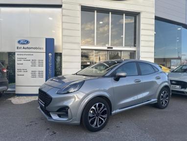Voir le détail de l'offre de cette FORD Puma 1.0 Flexifuel 125ch S&S mHEV ST-Line de 2022 en vente à partir de 209.61 €  / mois